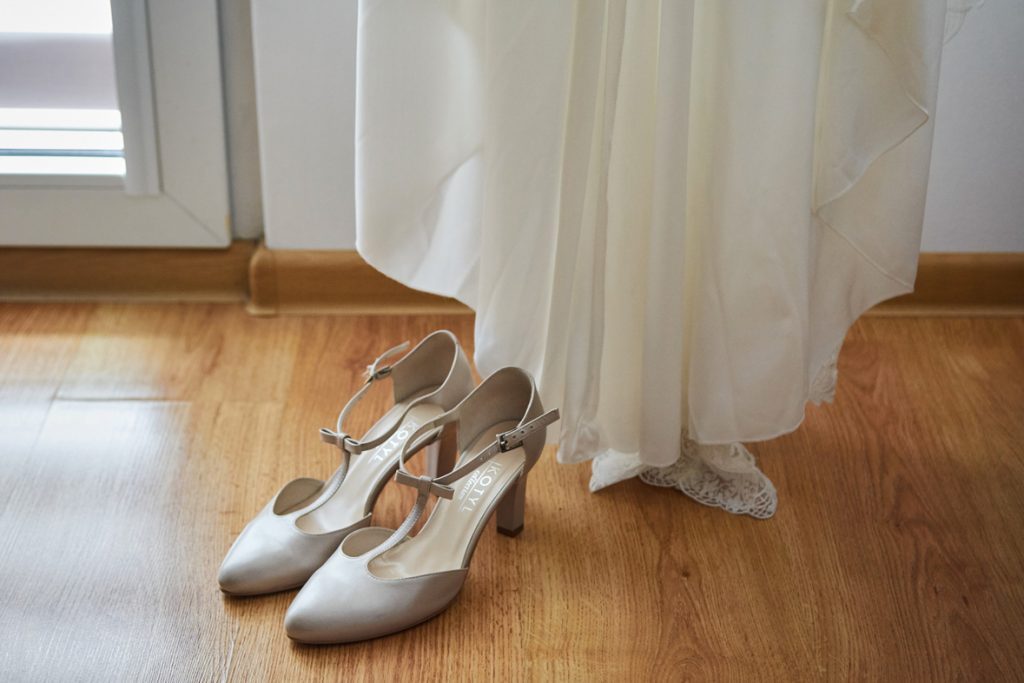 suknia ślubna, buty Panny Młodej
