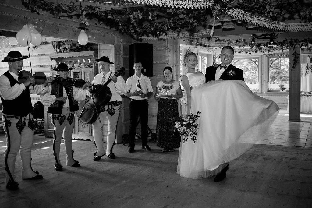 wesele w gazdówce pod lasem