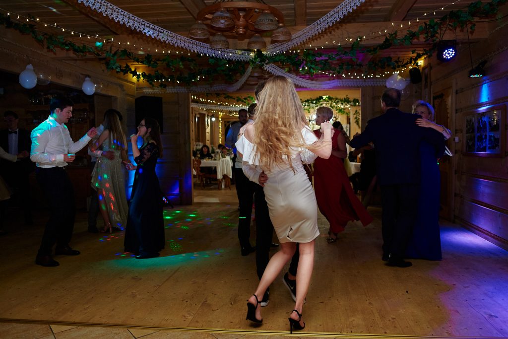 wesele w gazdówce pod lasem