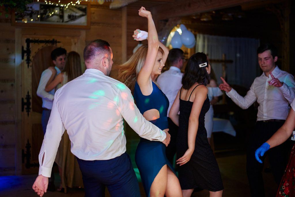 wesele w gazdówce pod lasem