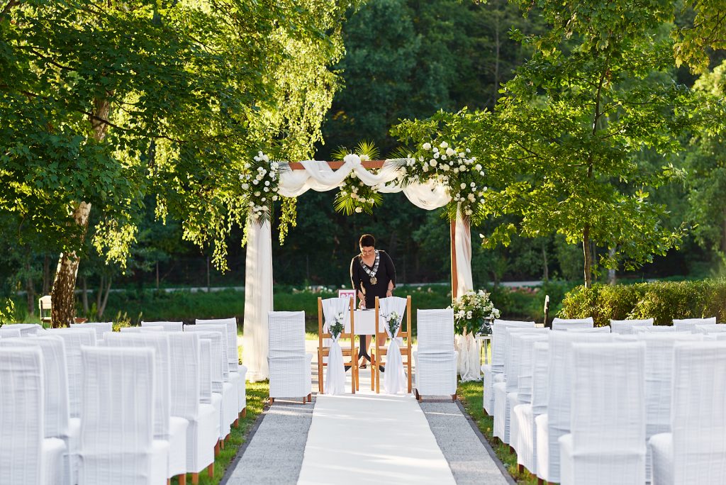 ślub plenerowy w hotelu prezydent