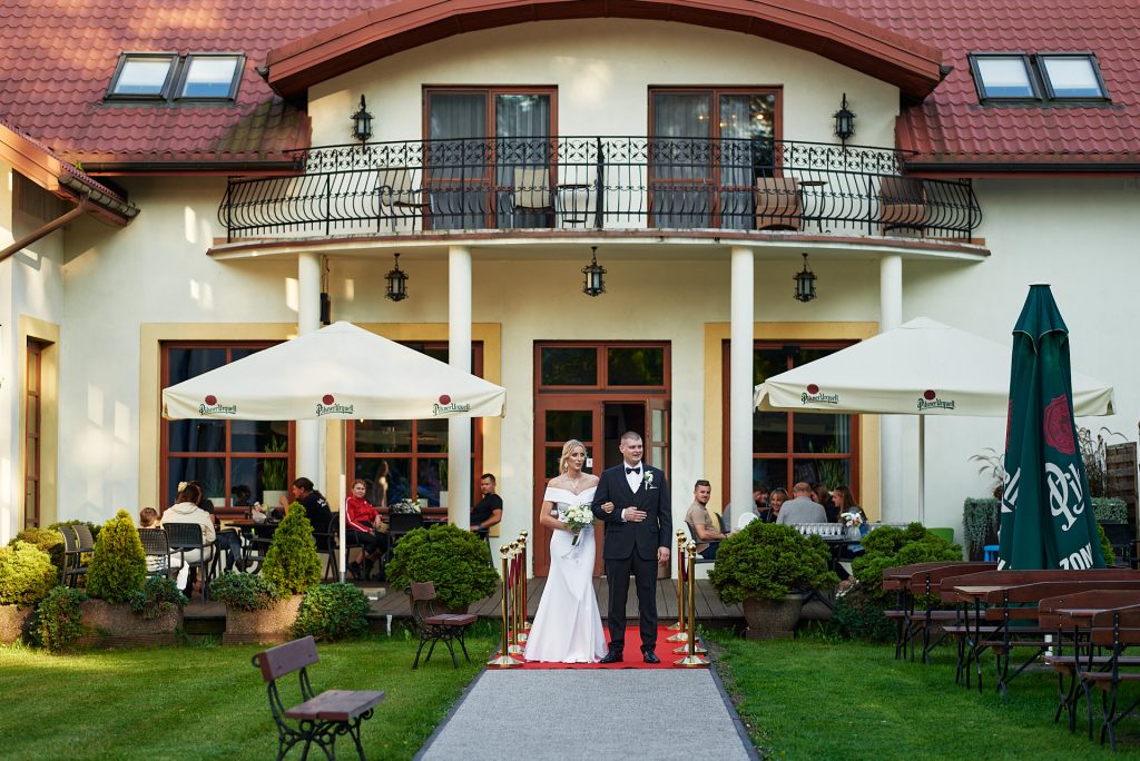 ślub plenerowy w hotelu prezydent