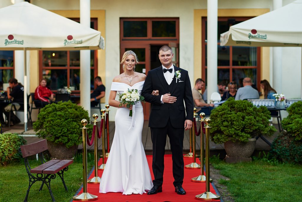 ślub plenerowy w hotelu prezydent