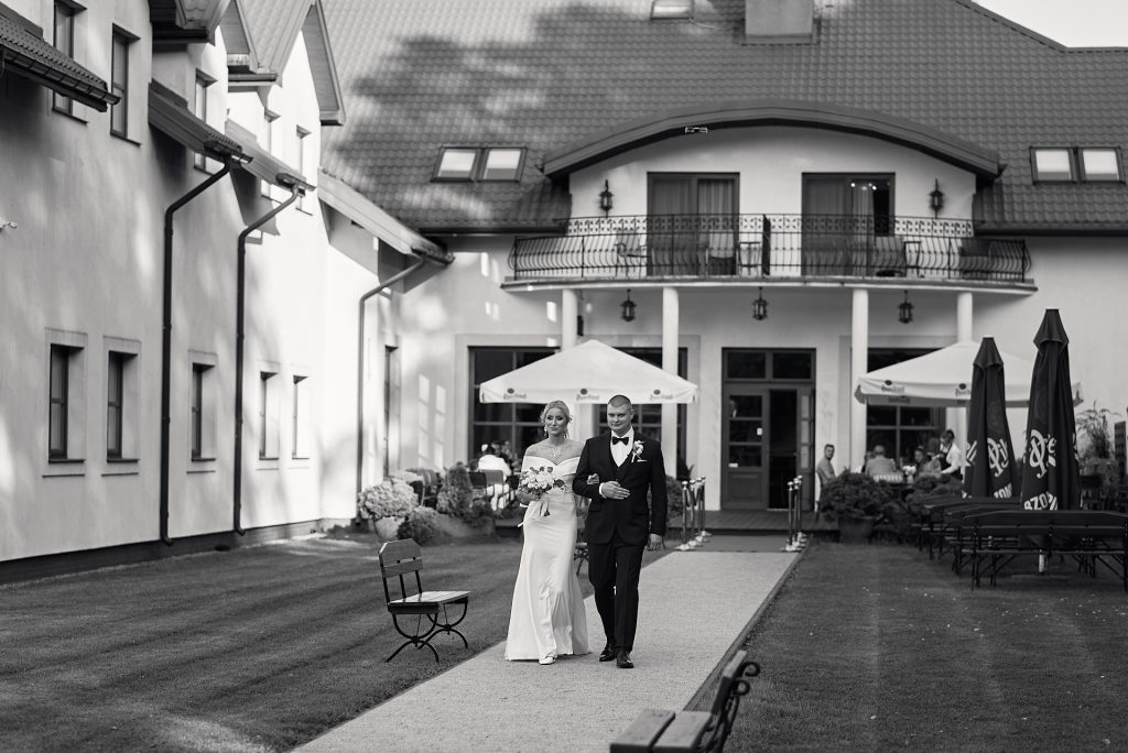 ślub plenerowy w hotelu prezydent