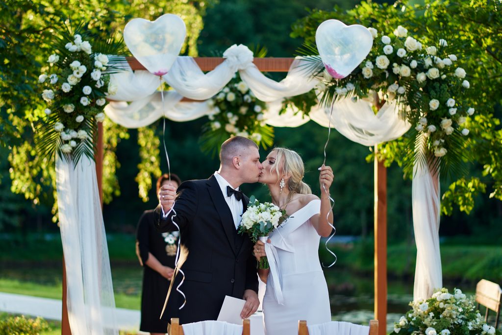 ślub plenerowy w hotelu prezydent