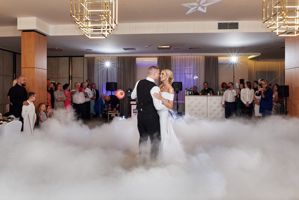 pierwszy taniec młodej pary