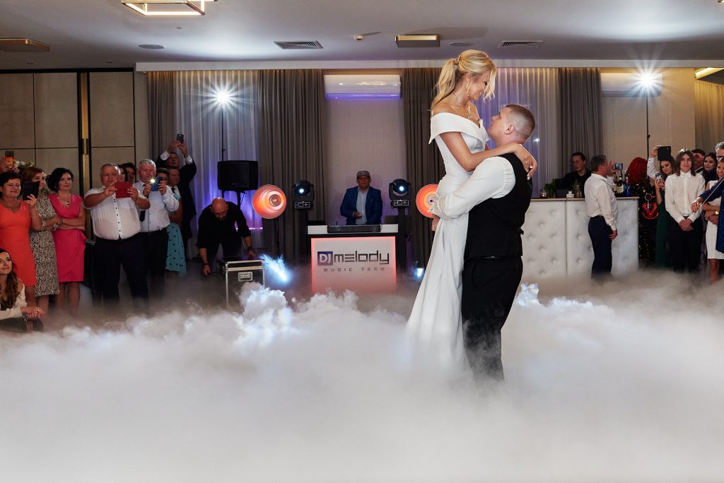 pierwszy taniec młodej pary