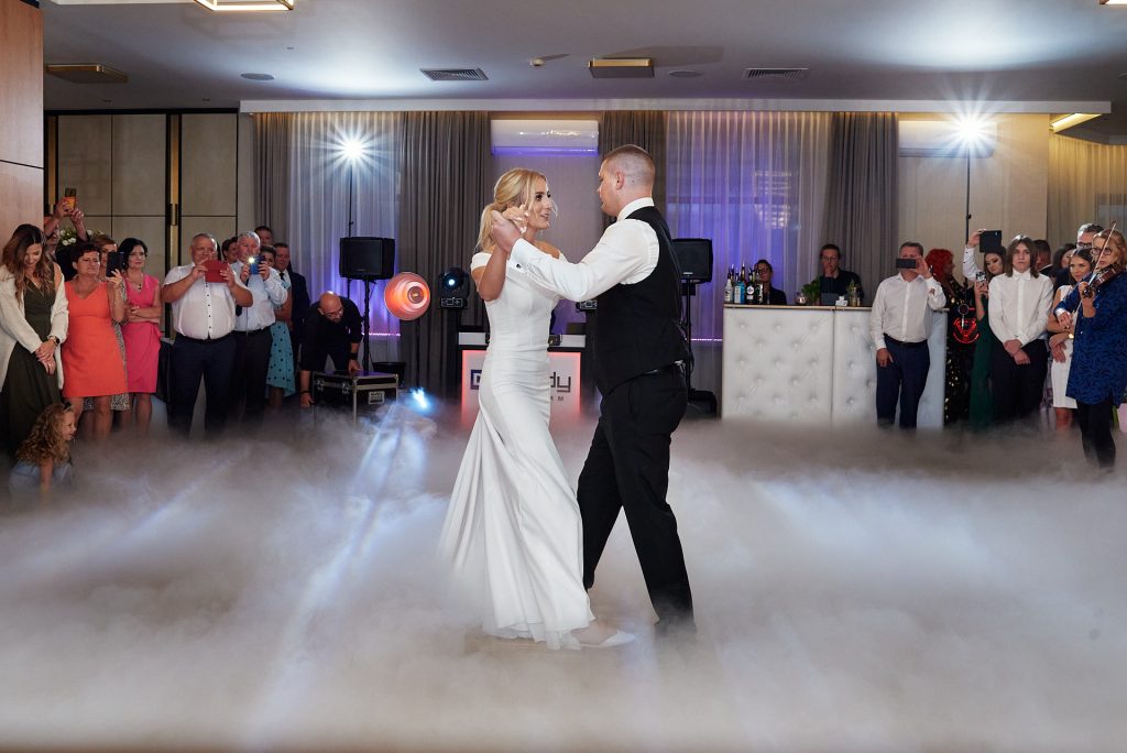 pierwszy taniec młodej pary