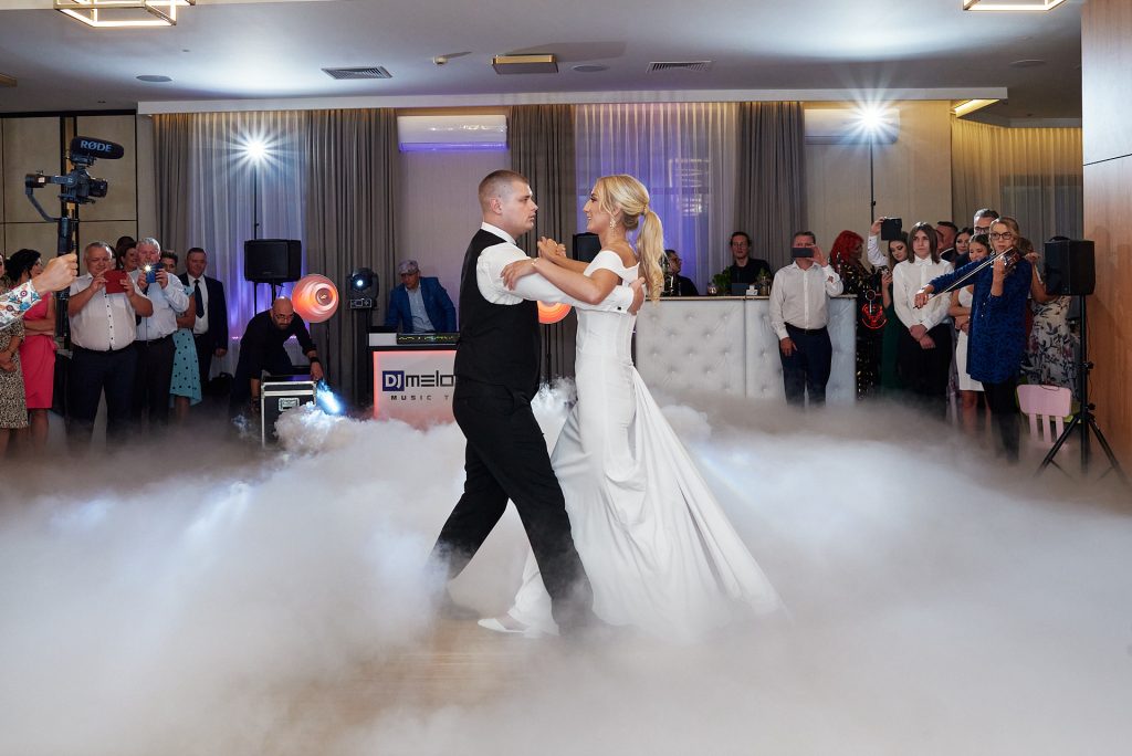 pierwszy taniec młodej pary