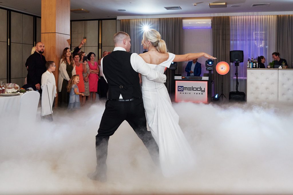 pierwszy taniec młodej pary