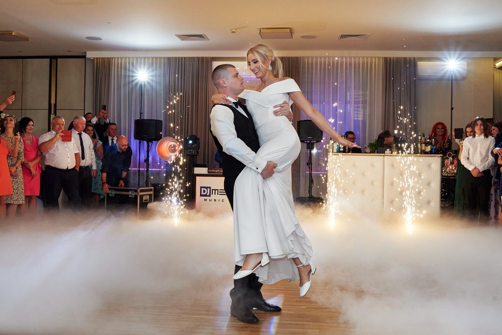 pierwszy taniec młodej pary