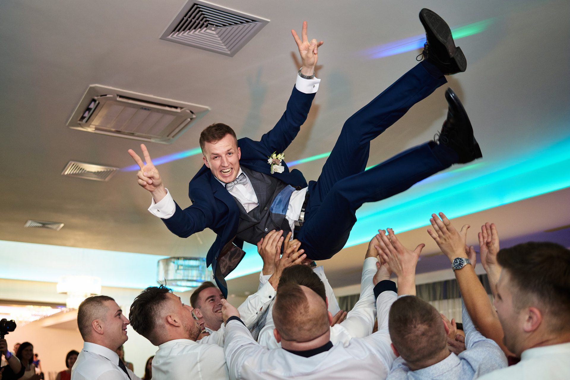 podrzucanie pana młodego